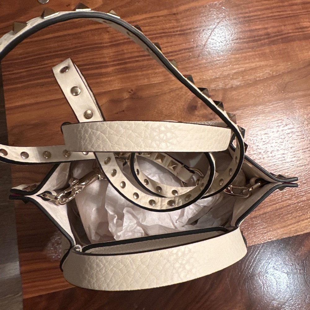 Valentino Garavani Rockstud Small Leather Tote Crossbody Strap - Picture 6 of 11